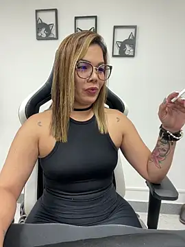 KellyBrooklyn  online show from March 18, 2025, 12:47 pm