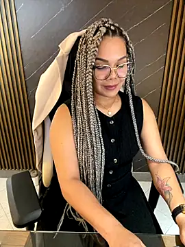 KellyBrooklyn  online show from October 21, 2025, 1:23 pm