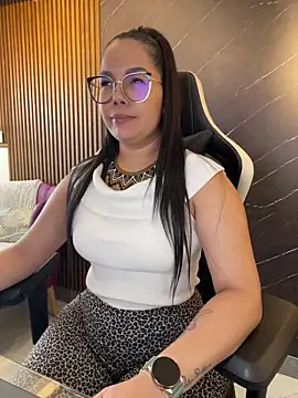 Snapshot of KellyBrooklyn_ chatting on April 13, 2026, 3:28 pm KellyBrooklyn online show from April 13, 2026, 3:28 pm