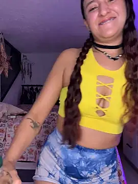 Snapshot of deepthroatlatina chatting on February 6, 2026, 6:51 am deepthroatlatina online show from February 6, 2026, 6:51 am