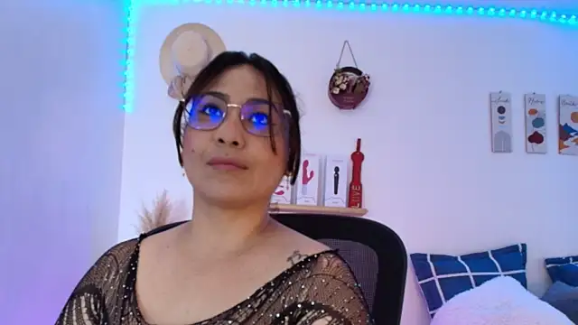 Snapshot of JuliRamirez chatting on January 6, 2025, 8:18 pm JuliRamirez online show from January 6, 2025, 8:18 pm