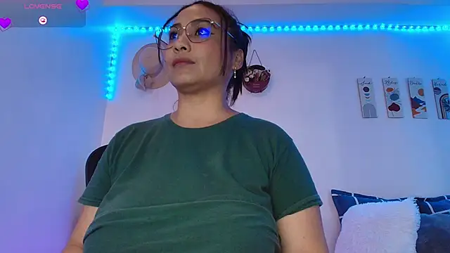 Snapshot of JuliRamirez chatting on January 28, 2025, 12:36 am JuliRamirez online show from January 28, 2025, 12:36 am