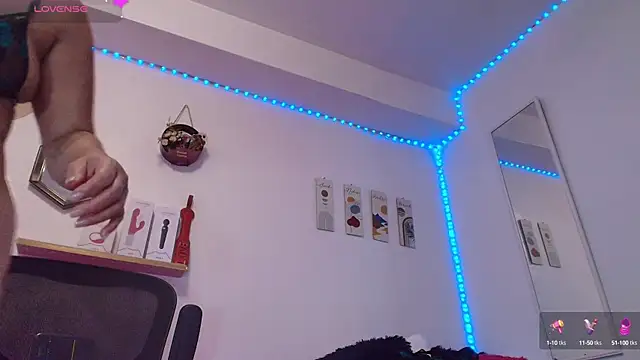 Snapshot of JuliRamirez chatting on March 14, 2025, 9:43 pm JuliRamirez online show from March 14, 2025, 9:43 pm