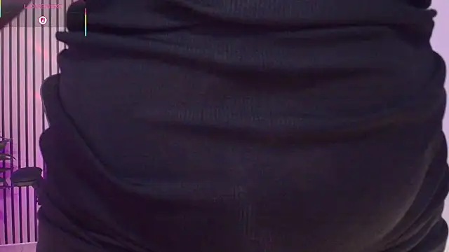 Snapshot of JuliRamirez chatting on December 16, 2025, 5:51 pm JuliRamirez online show from December 16, 2025, 5:51 pm