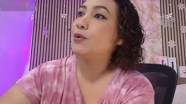 Snapshot of JuliRamirez chatting on December 17, 2025, 11:16 am JuliRamirez online show from December 17, 2025, 11:16 am