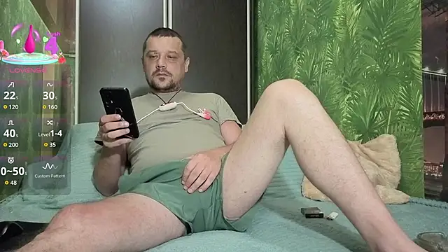 Snapshot of DanielOhCool chatting on June 13, 2026, 6:33 am DanielOhCool online show from June 13, 2026, 6:33 am