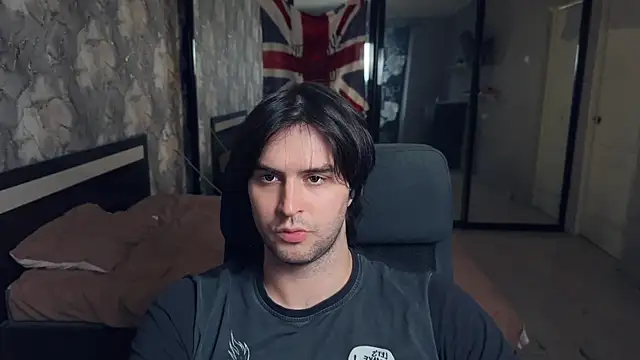 Snapshot of keanu_reevez chatting on October 13, 2025, 1:44 pm keanu reevez online show from October 13, 2025, 1:44 pm