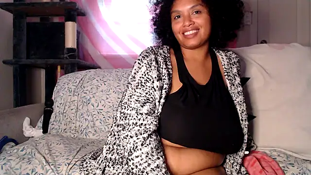Snapshot of TasteeKitty chatting on October 4, 2025, 7:23 pm TasteeKitty online show from October 4, 2025, 7:23 pm