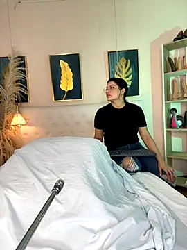 valerie lya online show from November 10, 2025, 8:30 pm