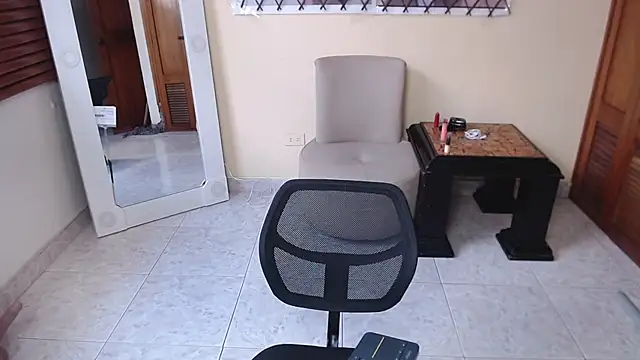 Snapshot of NicoleSantana chatting on February 3, 2026, 10:15 pm NicoleSantana online show from February 3, 2026, 10:15 pm