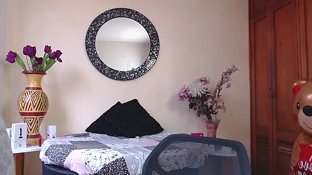 Snapshot of NicoleSantana chatting on February 24, 2026, 7:56 pm NicoleSantana online show from February 24, 2026, 7:56 pm