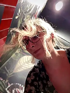 The Snowwhitee online show from January 5, 2025, 9:15 am