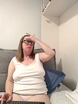 SweetandNaughty1 online show from December 3, 2025, 8:18 pm