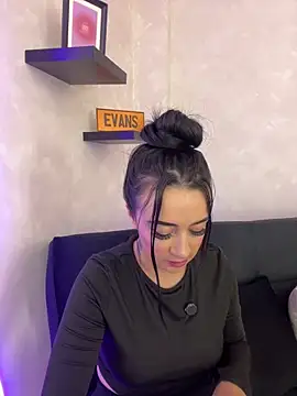 Snapshot of EmmyEvans1 chatting on September 19, 2025, 7:36 pm EmmyEvans1 online show from September 19, 2025, 7:36 pm