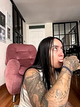 Snapshot of EmmyEvans1 chatting on September 29, 2025, 7:40 pm EmmyEvans1 online show from September 29, 2025, 7:40 pm