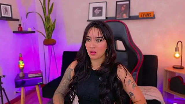 Snapshot of EmmyEvans1 chatting on February 5, 2026, 7:40 pm EmmyEvans1 online show from February 5, 2026, 7:40 pm