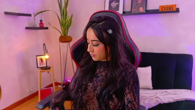 Snapshot of EmmyEvans1 chatting on February 18, 2026, 7:32 pm EmmyEvans1 online show from February 18, 2026, 7:32 pm