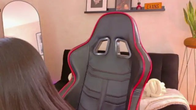 Snapshot of EmmyEvans1 chatting on February 25, 2026, 7:34 pm EmmyEvans1 online show from February 25, 2026, 7:34 pm