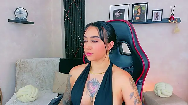 Snapshot of EmmyEvans1 chatting on May 20, 2026, 7:53 pm EmmyEvans1 online show from May 20, 2026, 7:53 pm