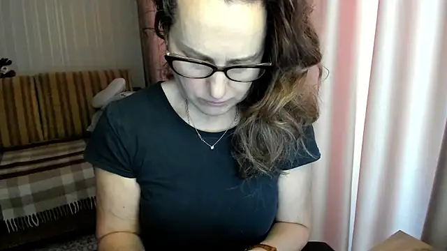 lauraoven online show from February 25, 2026, 10:03 am