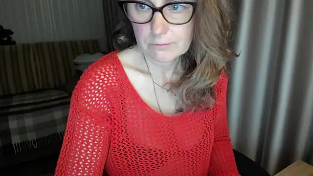 Snapshot of lauraoven chatting on April 27, 2026, 5:55 pm lauraoven online show from April 27, 2026, 5:55 pm
