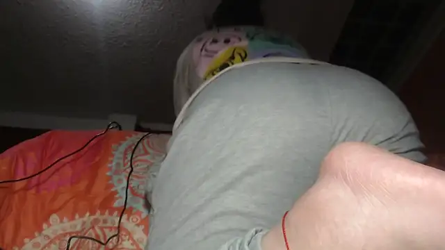 prettyangelsquirt online show from April 16, 2026, 12:00 am