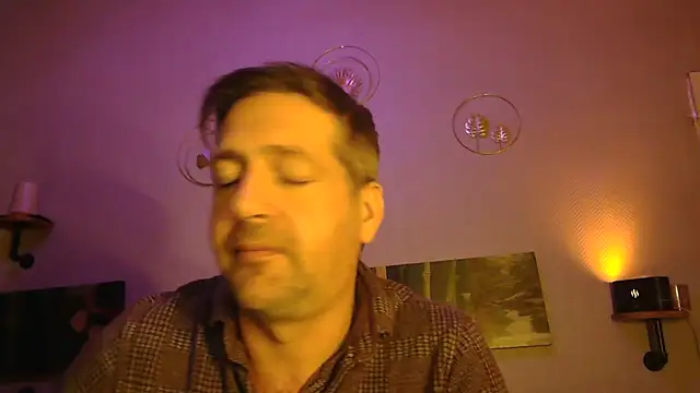 Snapshot of matrikes1 chatting on December 15, 2024, 4:37 pm matrikes1 online show from December 15, 2024, 4:37 pm