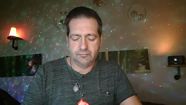 Snapshot of matrikes1 chatting on December 23, 2024, 5:43 pm matrikes1 online show from December 23, 2024, 5:43 pm