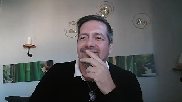 Snapshot of matrikes1 chatting on December 26, 2024, 2:16 pm matrikes1 online show from December 26, 2024, 2:16 pm