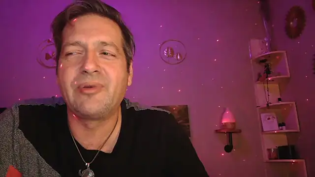 Snapshot of matrikes1 chatting on January 18, 2025, 8:09 pm matrikes1 online show from January 18, 2025, 8:09 pm