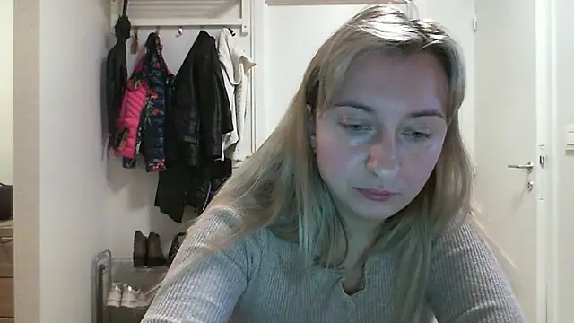 SusanCurt online show from October 13, 2025, 8:36 am