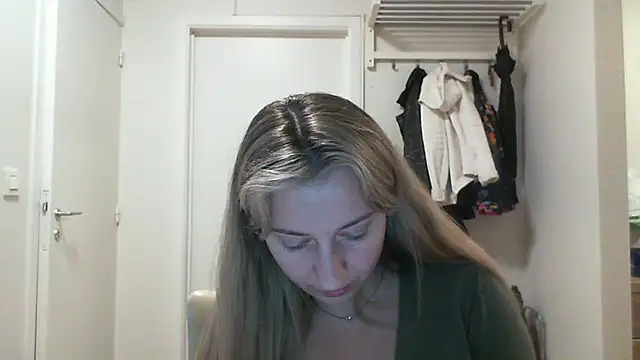 SusanCurt online show from October 17, 2025, 8:50 am