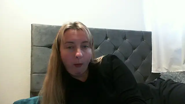 SusanCurt online show from October 19, 2025, 10:05 am