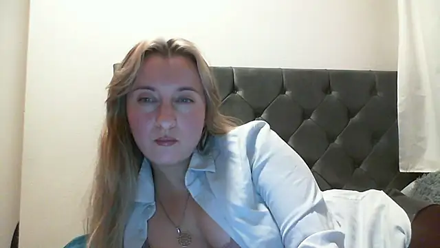 SusanCurt online show from October 27, 2025, 6:56 pm