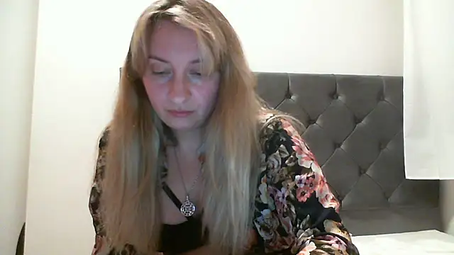 SusanCurt online show from November 3, 2025, 7:59 pm