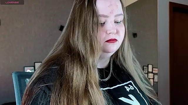 EMMA  CONNOR online show from October 20, 2025, 5:24 pm