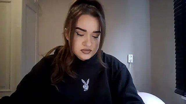 avajade online show from November 25, 2025, 10:59 am