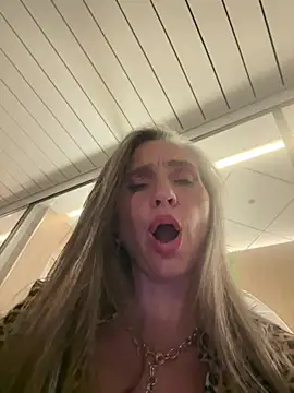 Snapshot of Alimela chatting on July 11, 2026, 11:28 pm Alimela online show from July 11, 2026, 11:28 pm