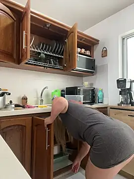 moniquerainx online show from April 1, 2026, 3:20 pm