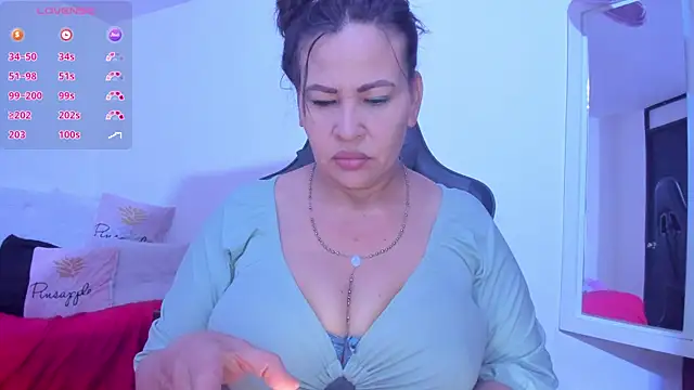 esmeralda milf online show from January 11, 2025, 8:43 pm