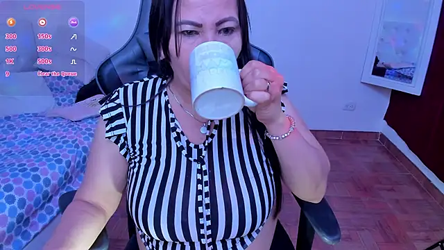 esmeralda milf online show from March 11, 2025, 9:37 pm