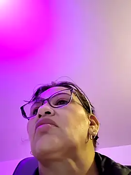 Snapshot of esmeralda_milf chatting on May 28, 2026, 2:25 pm esmeralda milf online show from May 28, 2026, 2:25 pm