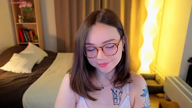 MilenaSaint online show from March 8, 2026, 3:43 am