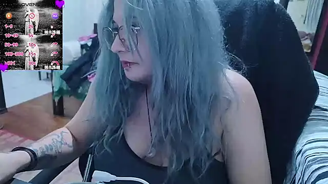 Snapshot of ElfGrey chatting on September 22, 2025, 4:47 am ElfGrey online show from September 22, 2025, 4:47 am