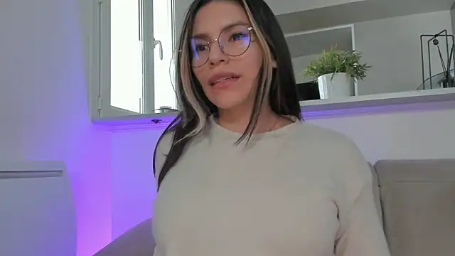 Snapshot of LalieFR chatting on January 19, 2025, 10:50 am LalieFR online show from January 19, 2025, 10:50 am