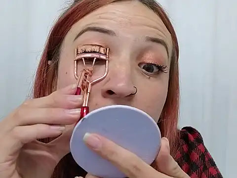 ninaa fox online show from October 8, 2025, 4:04 pm