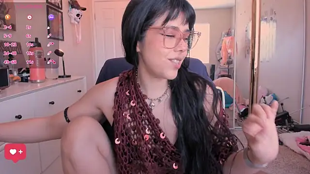 Evie-Luna online show from April 19, 2026, 12:33 am