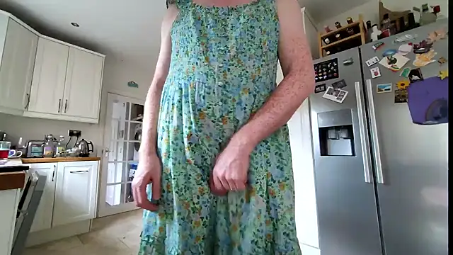 Snapshot of theSecretBallerino chatting on October 3, 2025, 9:50 am theSecretBallerino online show from October 3, 2025, 9:50 am