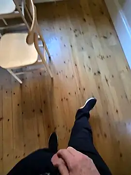 Snapshot of theSecretBallerino chatting on November 21, 2025, 10:47 am theSecretBallerino online show from November 21, 2025, 10:47 am