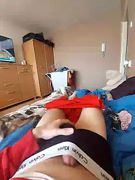 MlodyDres online show from February 17, 2025, 9:13 am